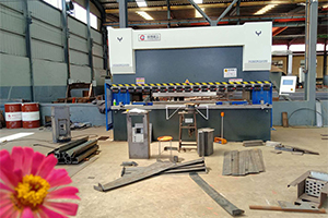 車(chē)間新上的設(shè)備已經(jīng)投入生產(chǎn)多時(shí)，我們能加工的產(chǎn)品越來(lái)越多，工廠的生產(chǎn)制造能力越來(lái)越強(qiáng)。